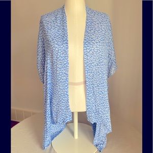 LOFT wrap in Sz-XS/SM. Very lightweight, a blue & white flowery pattern